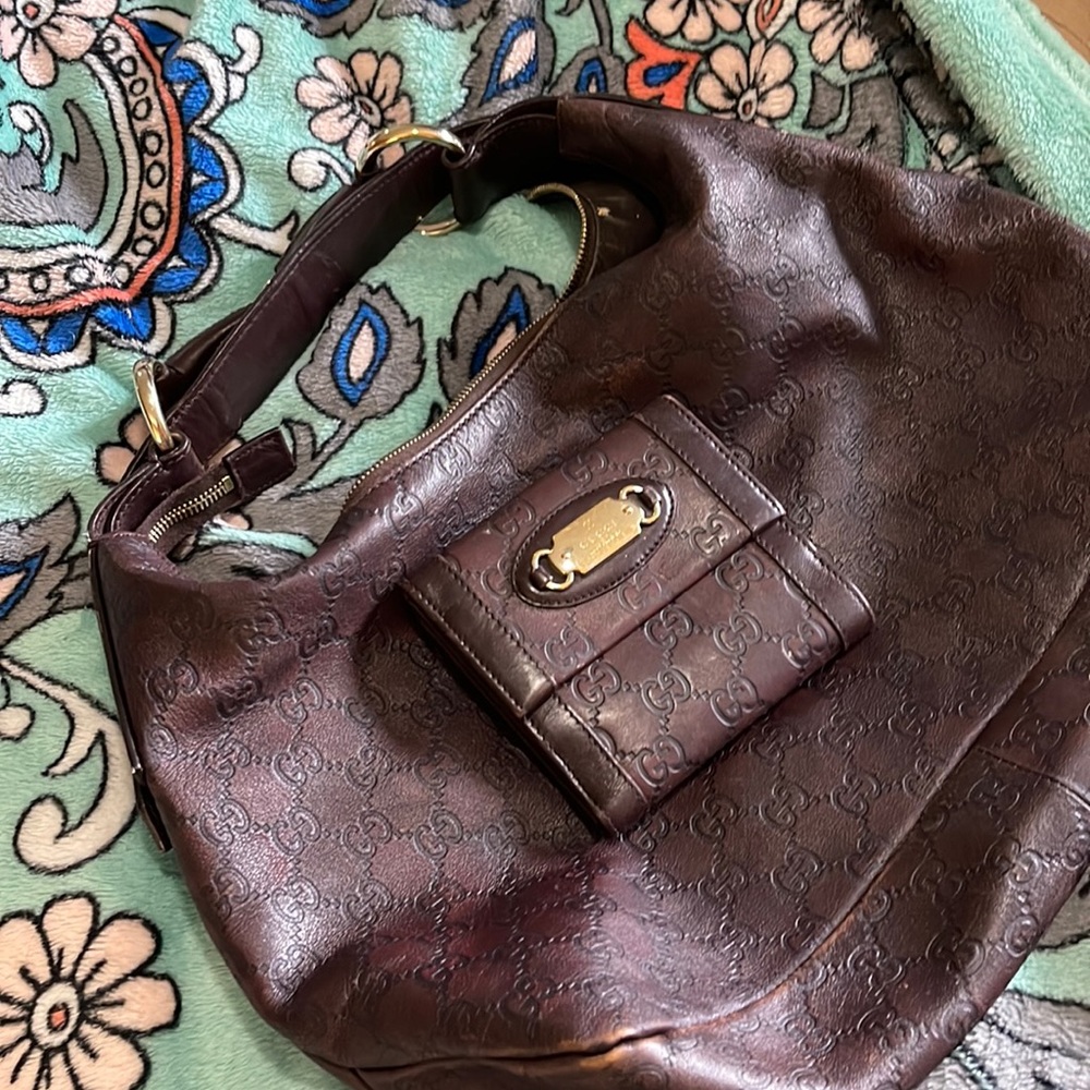 100% real authentic Gucci leather bag with matching wallet!